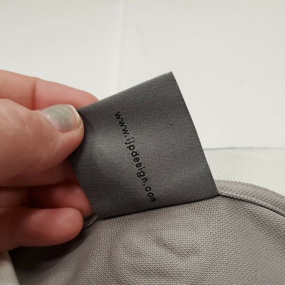 Gray Men's 100% Polyester Short Sleeve Polo Golf Shirt Large Excellent Condition - Picture 4 of 9